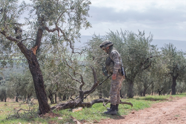 Mehmetçik Afrin'i YPG/PKK'nın tuzaklarından temizliyor